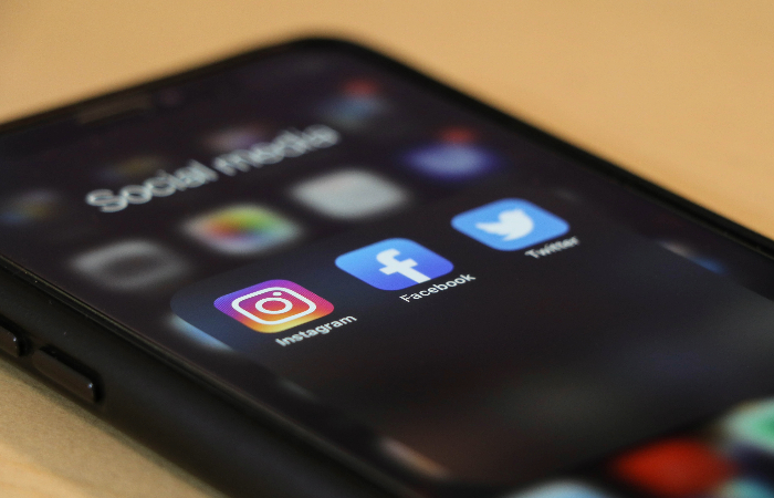 How Social Media Fuels Gen Z's Finance Adventure