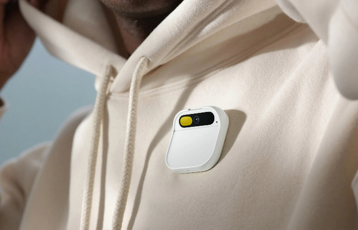 Fashion Meets AI: Humane's AI Pin Takes Center Spotlight!