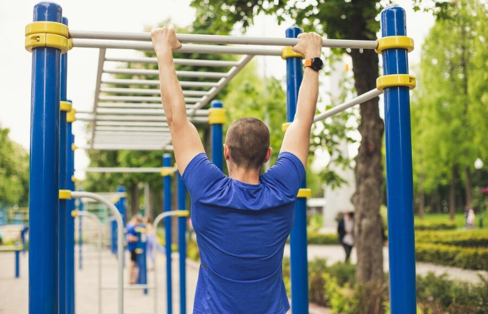 Hanging Hacks: How to Fix Your Body the Trendy Way